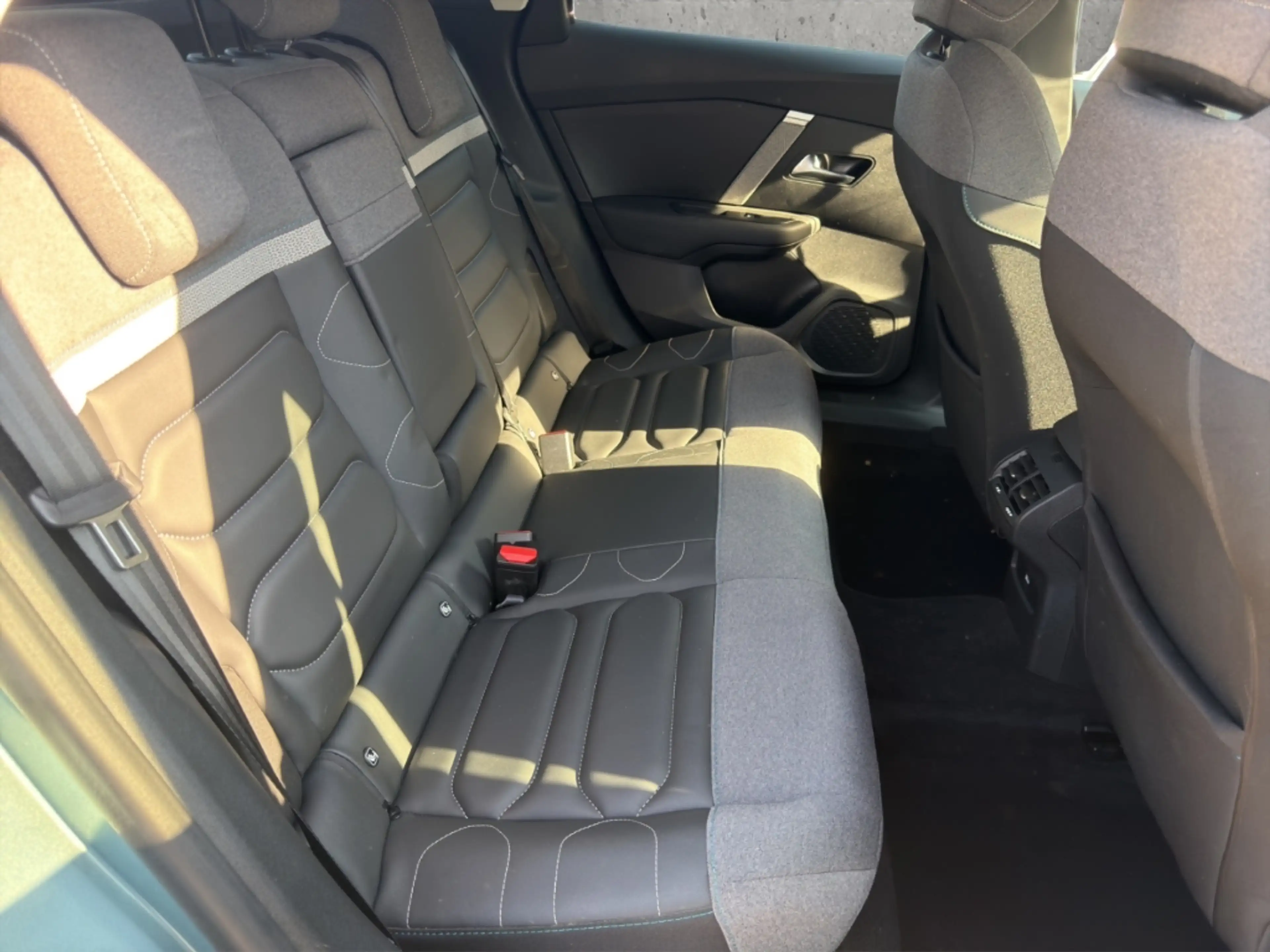 Citroen C4 Max PT130 S&S Shine Navi LED CarPlay Kamera HeadUp — photo 14
