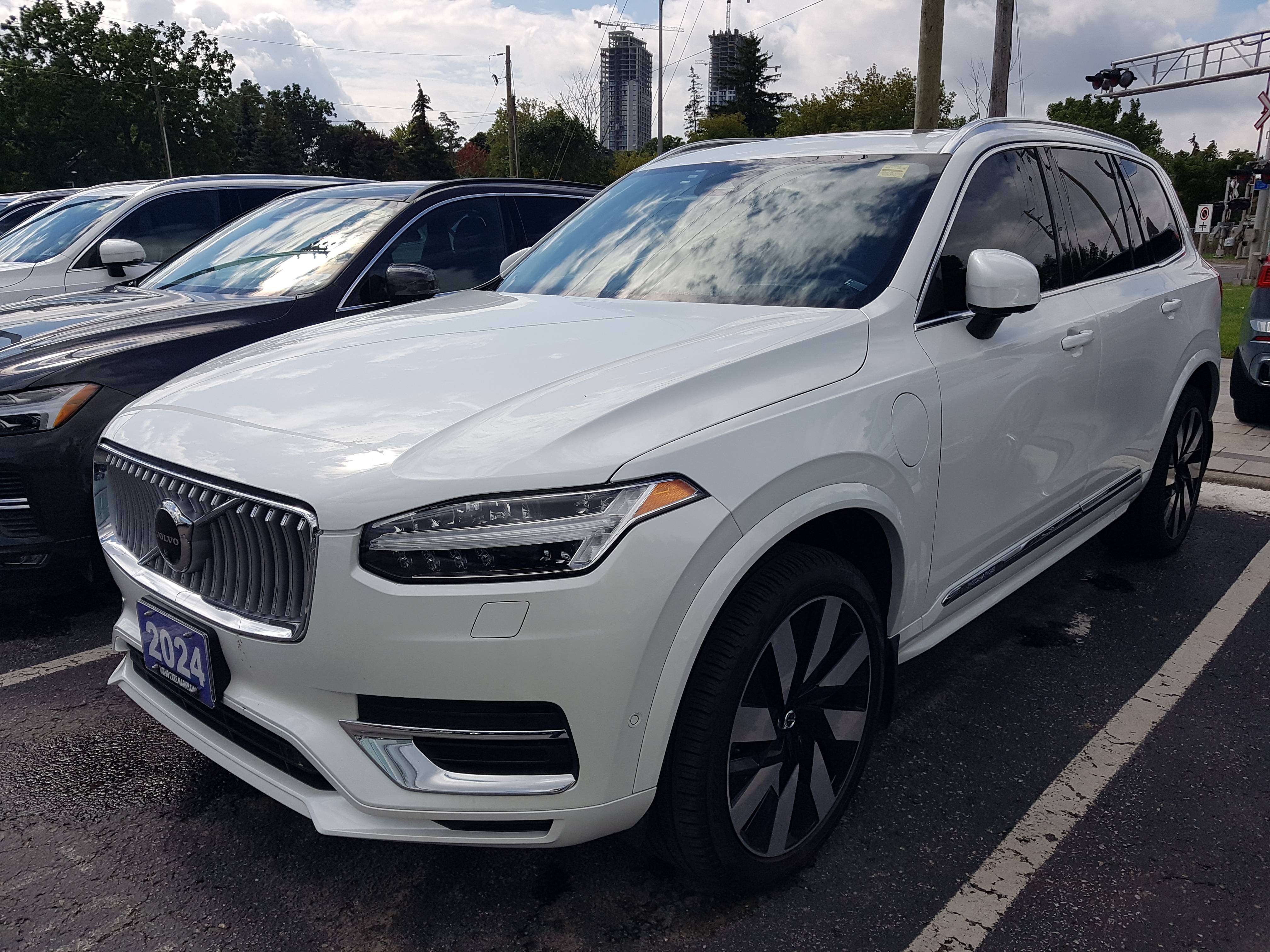 2024 Volvo XC90 T8 eAWD PHEV Ultimate Bright Theme 7-Seater |CPO|