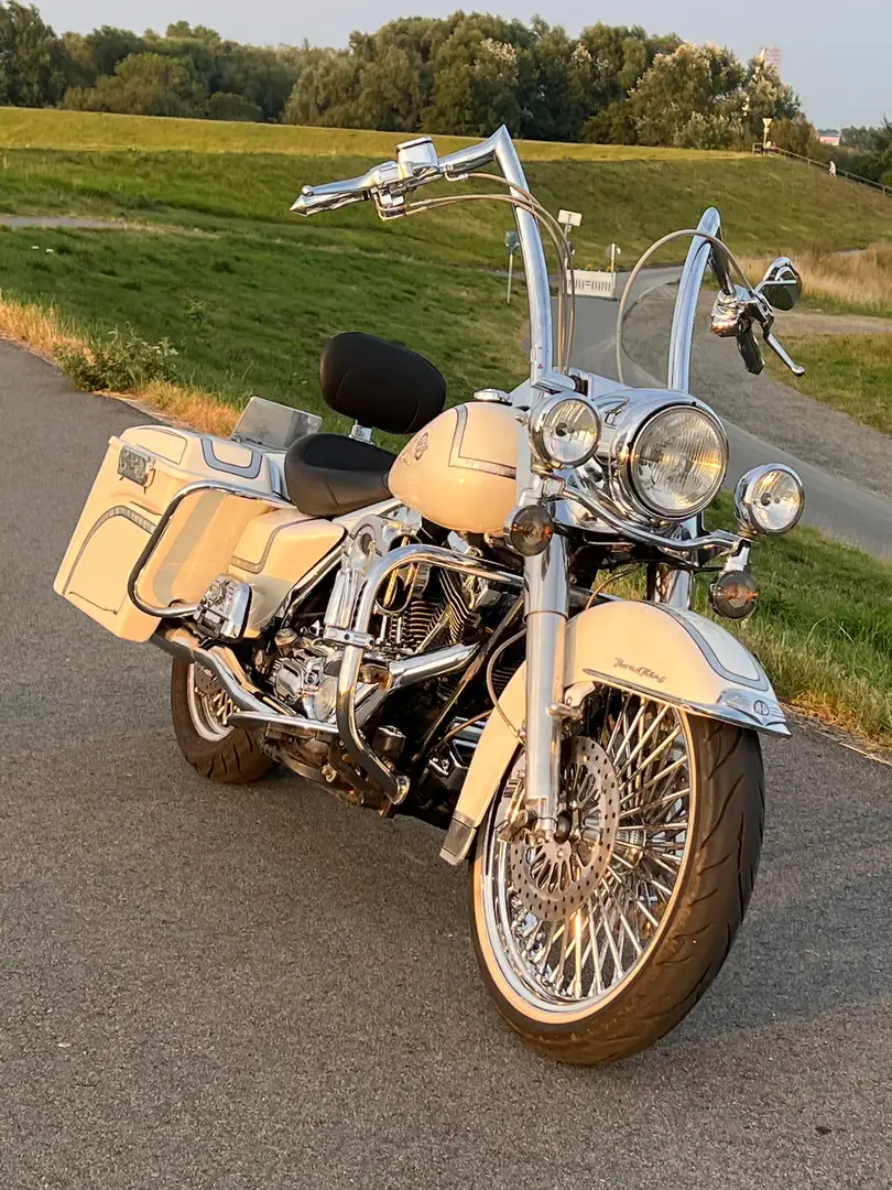 Harley-Davidson Road King FLHRCI Beyaz - 2