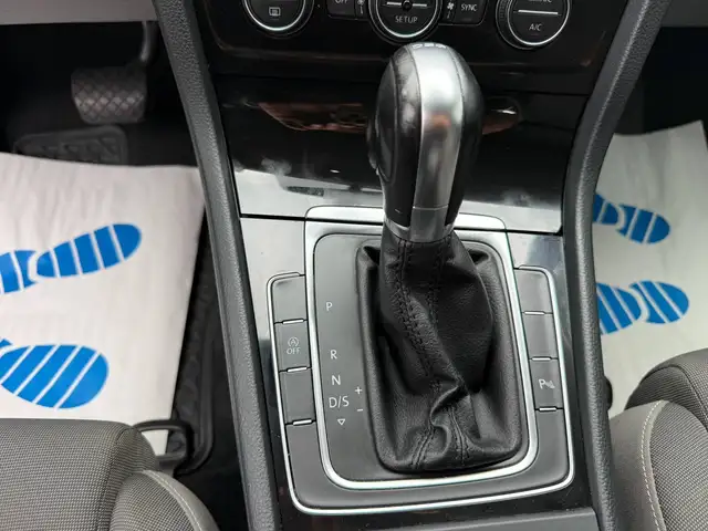 Volkswagen Golf view 13