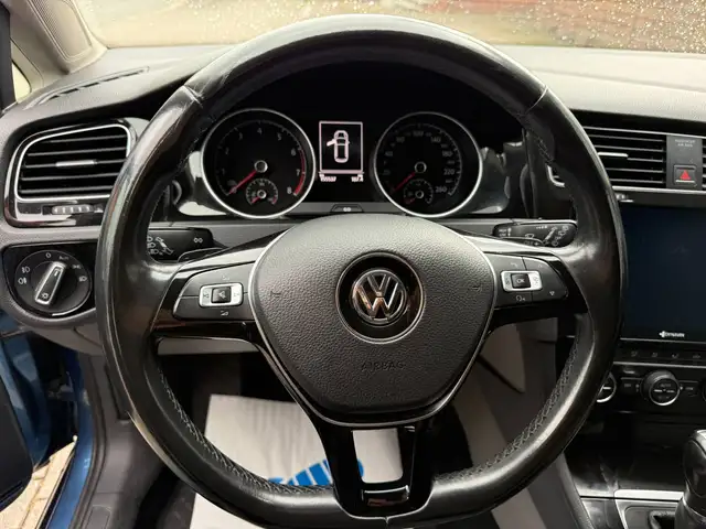 Volkswagen Golf view 12