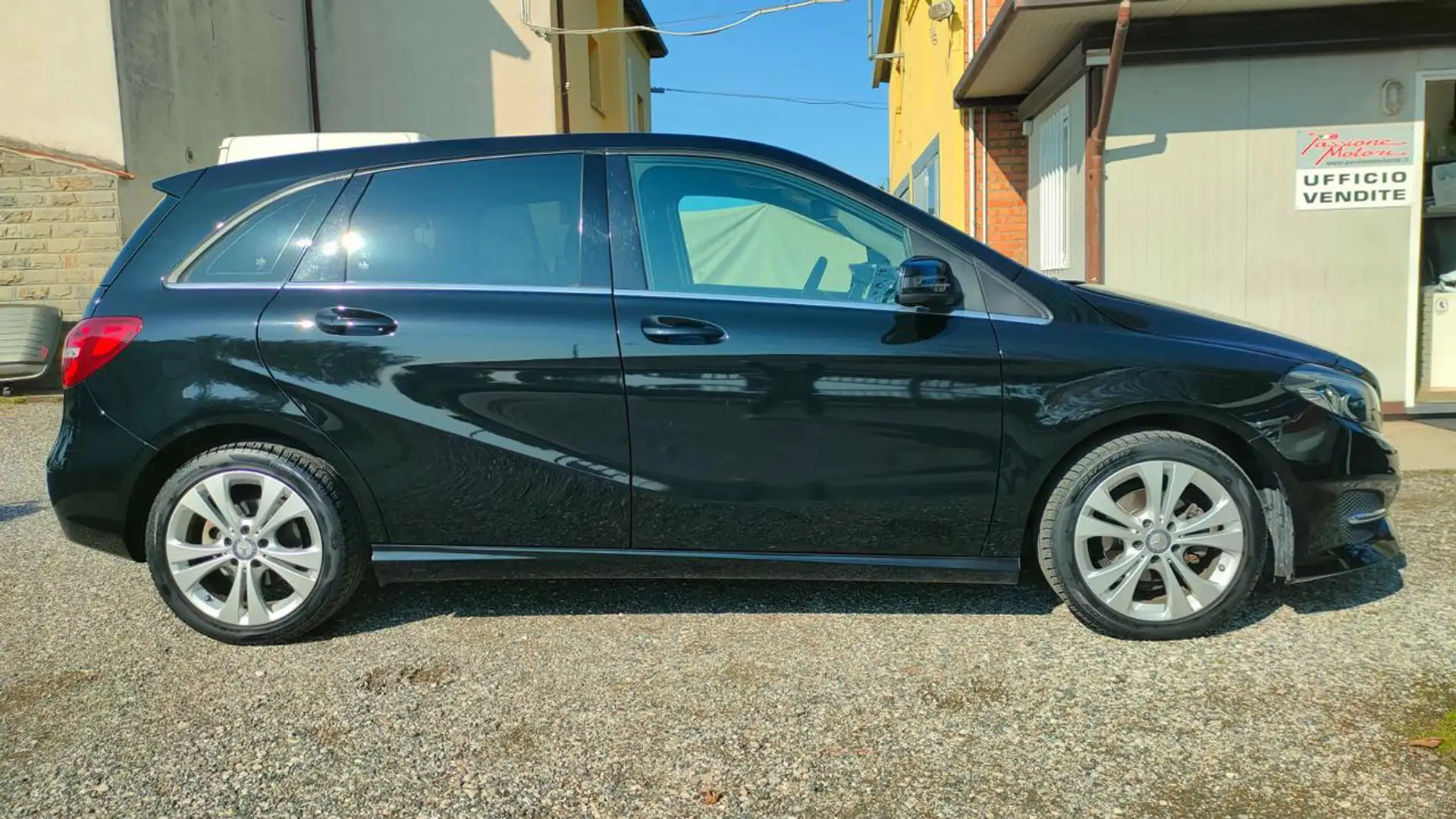 Mercedes-Benz B 180 d Automatic Sport EURO 6 Schwarz - 2