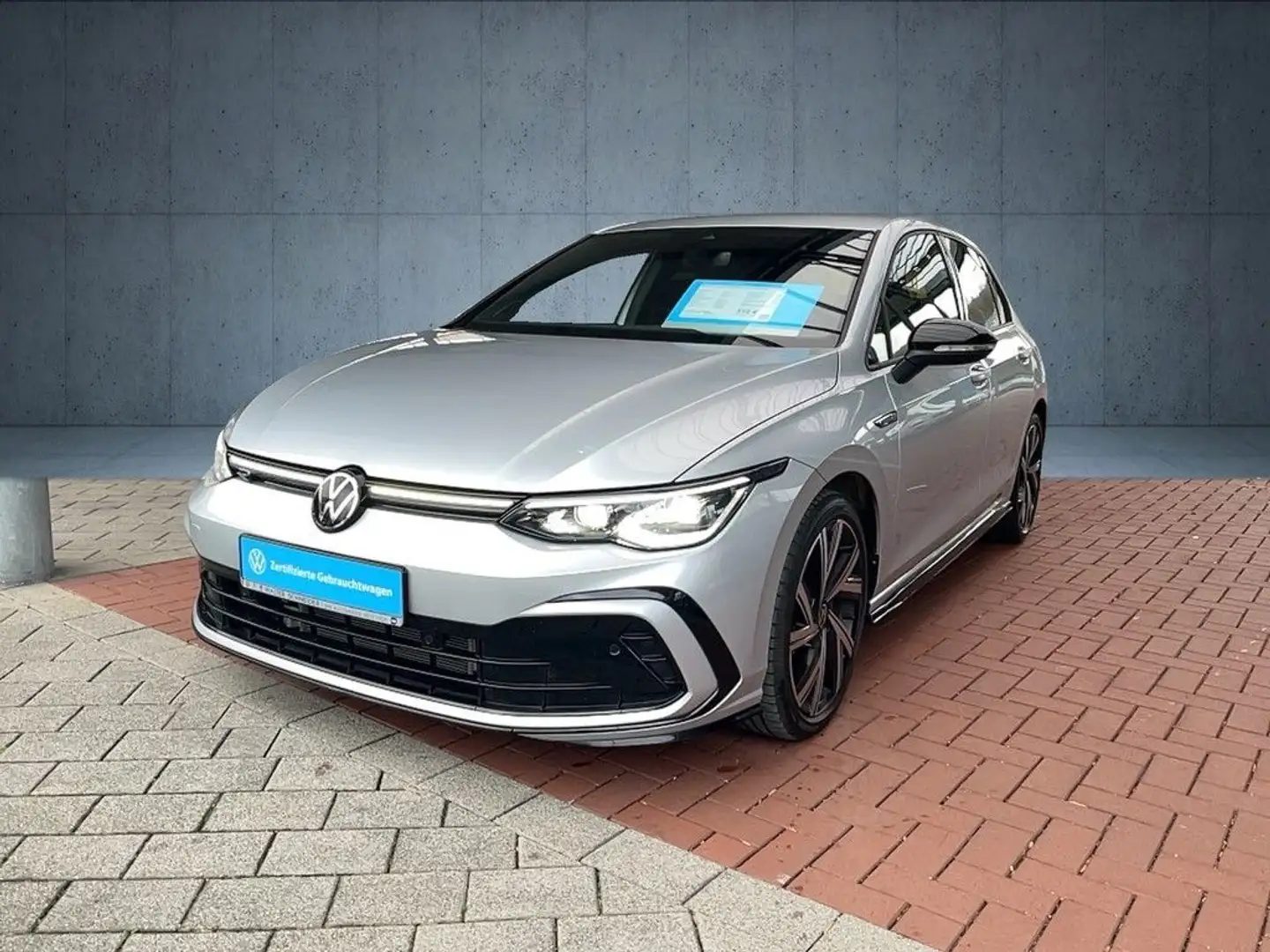 Volkswagen Golf 2.0 TSI DSG R-Line Navi IQ.Light ACC Grijs - 2
