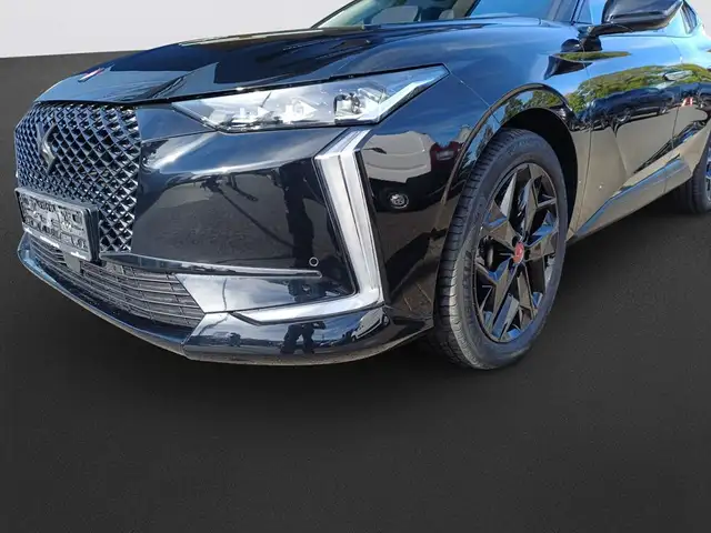 DS Automobiles DS 4 view 11