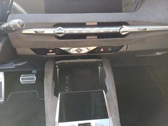 DS Automobiles DS 4 view 14