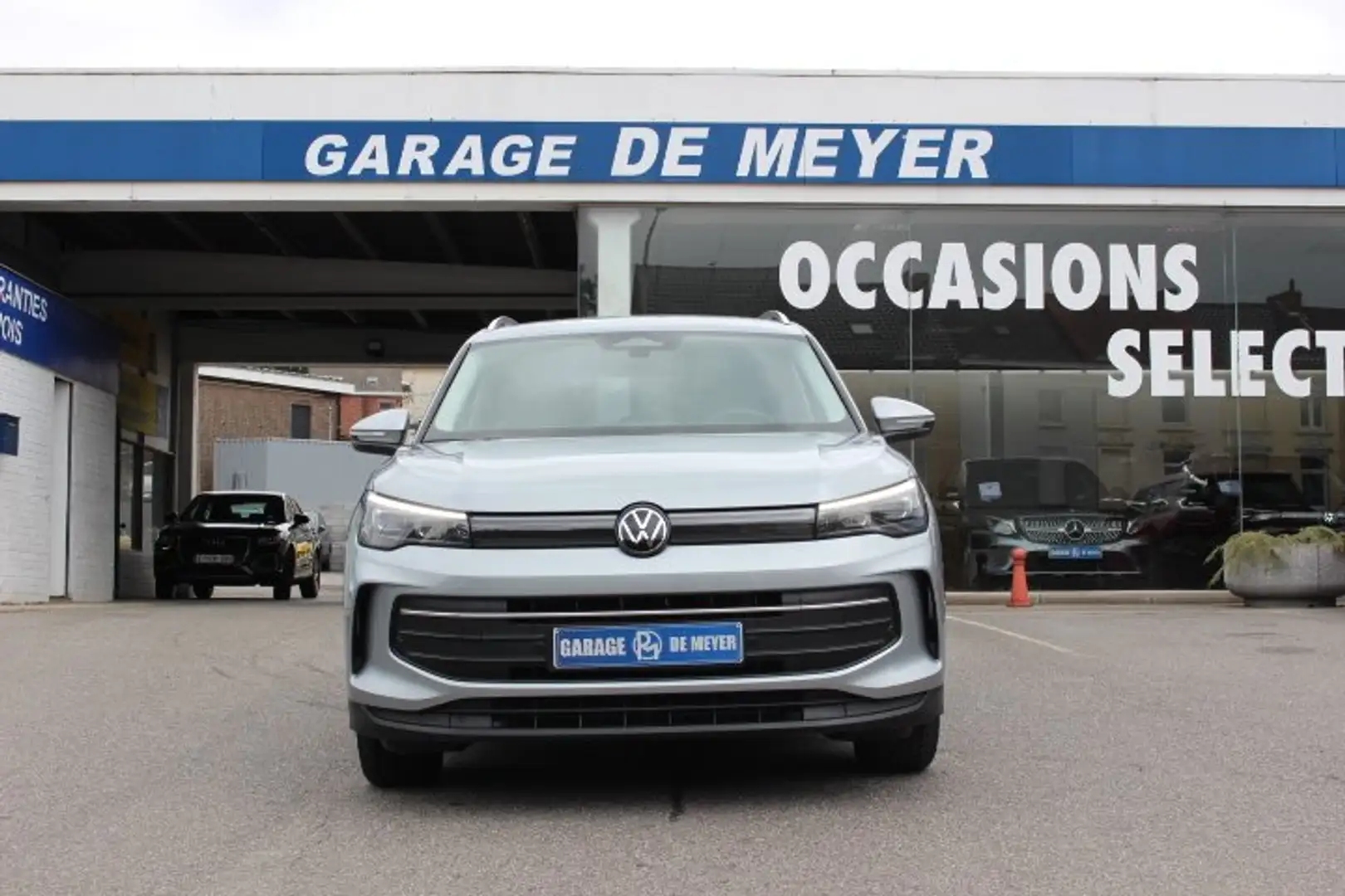 Volkswagen Tiguan 2.0 TDI SCR Life Business DSG Silber - 2