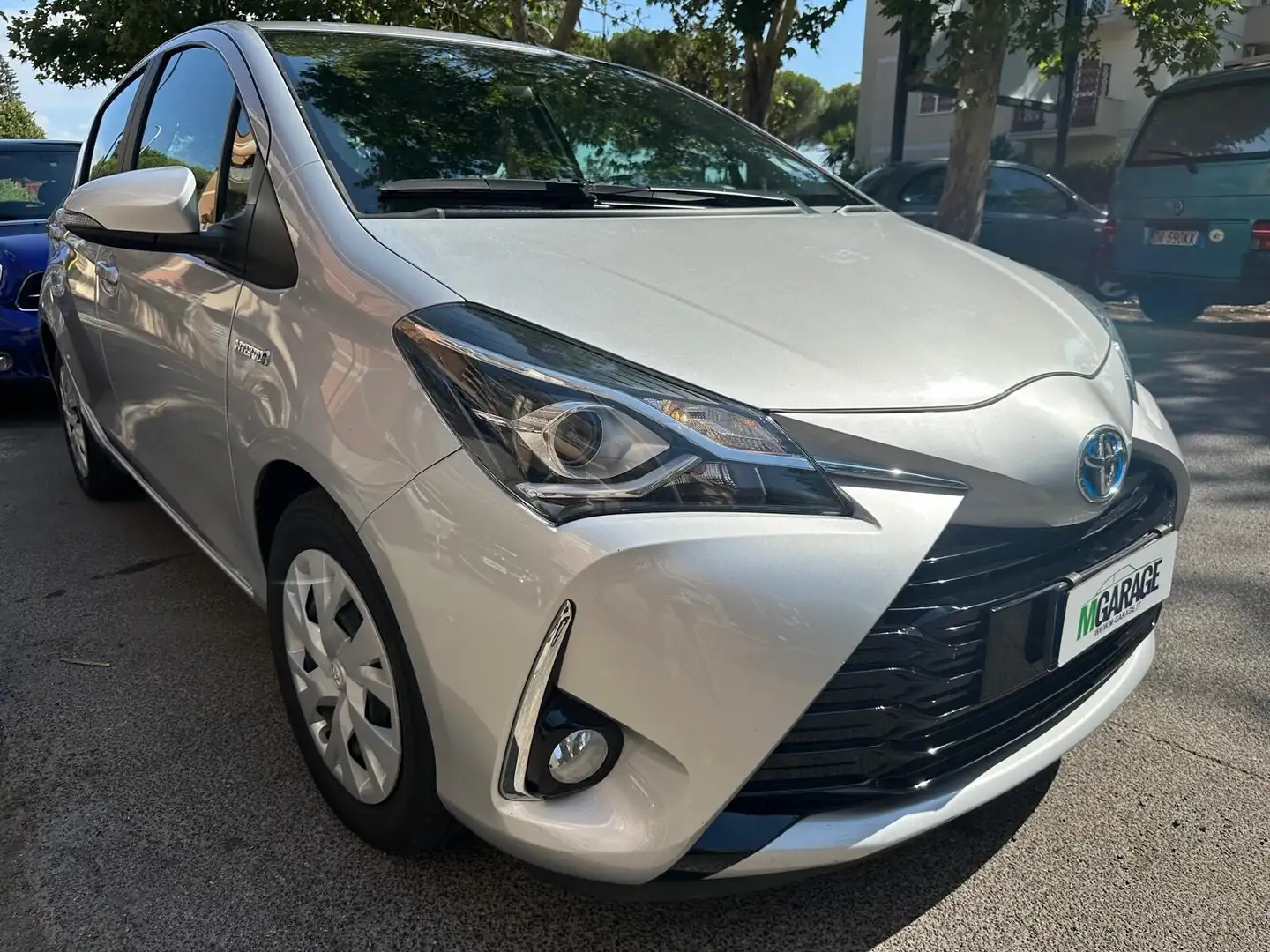 Toyota Yaris 1.5 Hybrid 5 porte Active Argento - 2