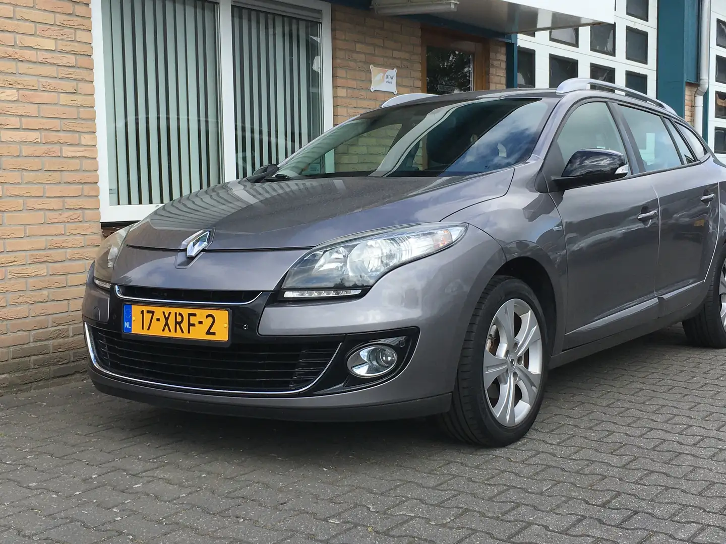 Renault Megane Estate 1.5 dCi Bose Grijs - 2