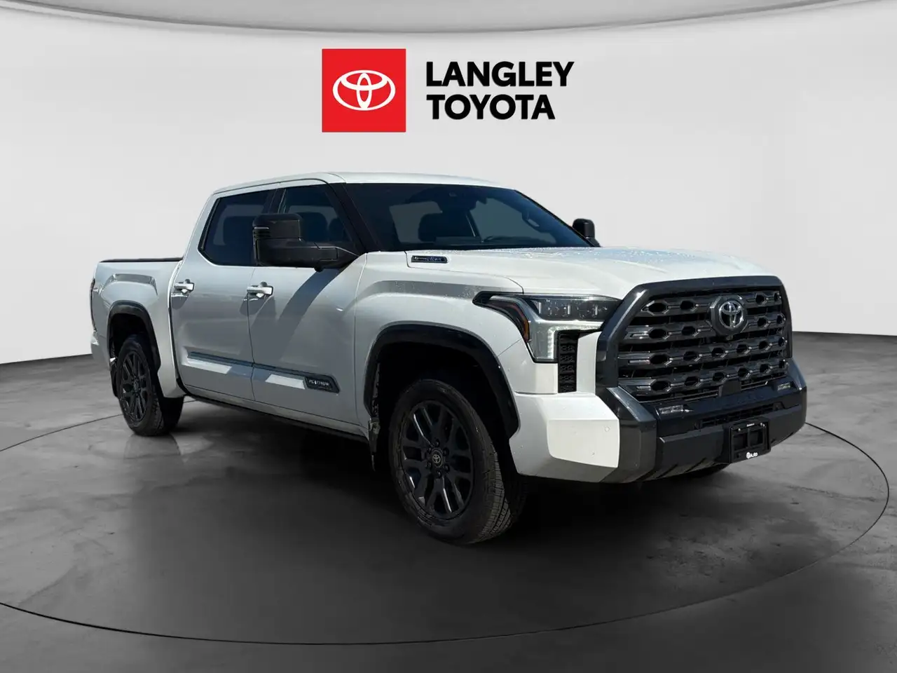Toyota Tundra снимка Toyota Tundra