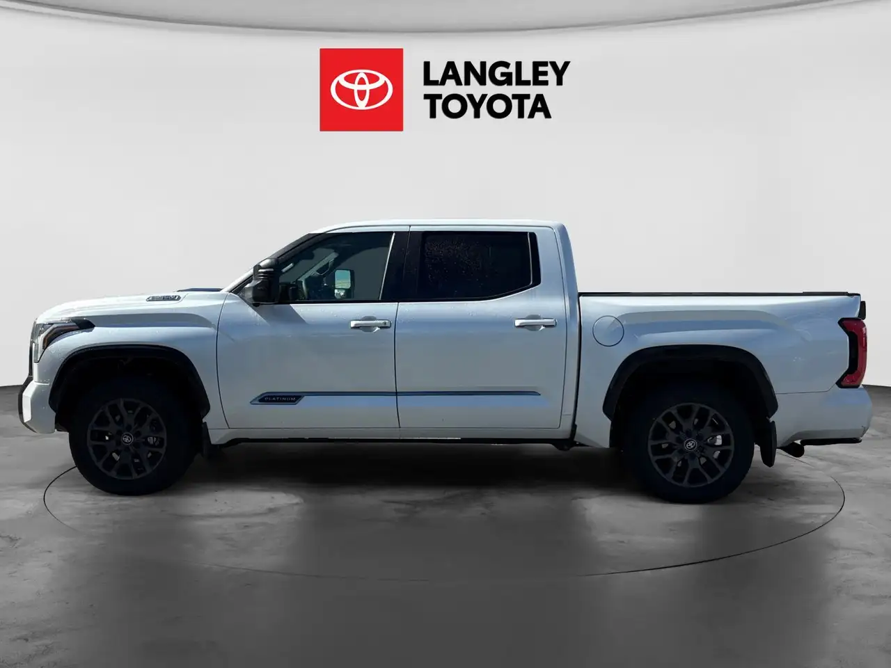 Toyota Tundra снимка Toyota Tundra