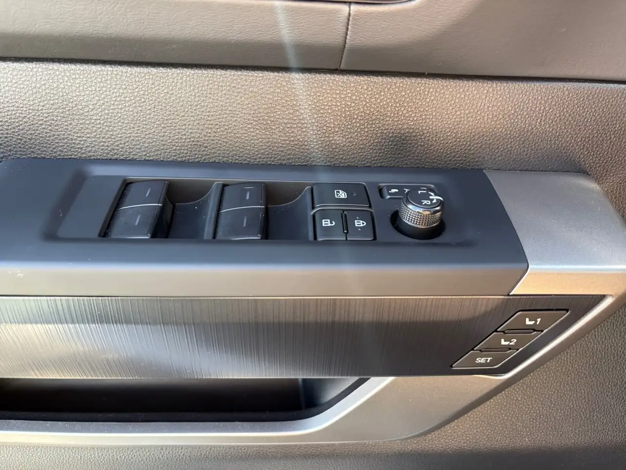 Toyota Tundra снимка Toyota Tundra