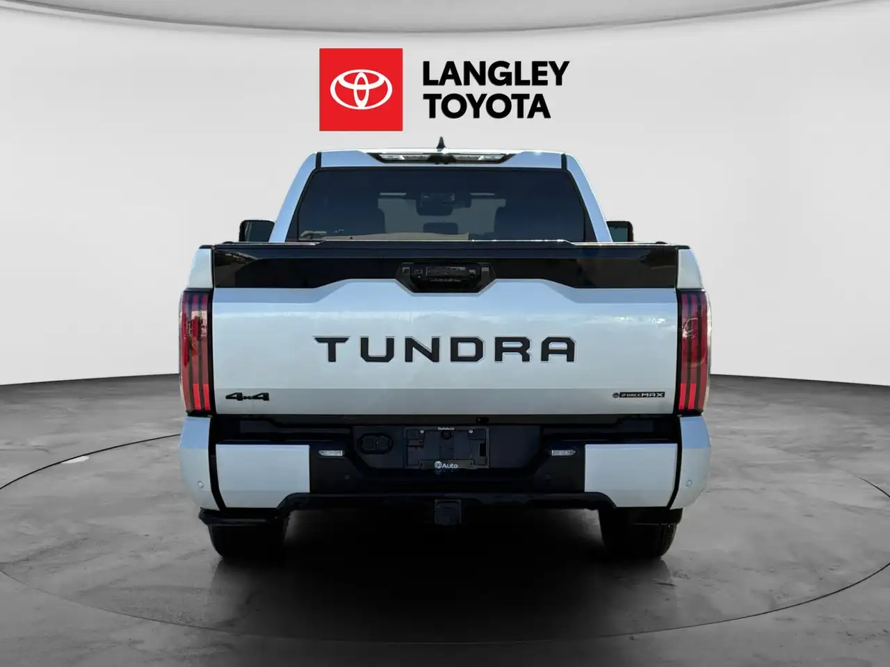 Toyota Tundra снимка Toyota Tundra