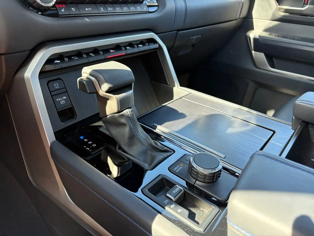 Toyota Tundra снимка Toyota Tundra