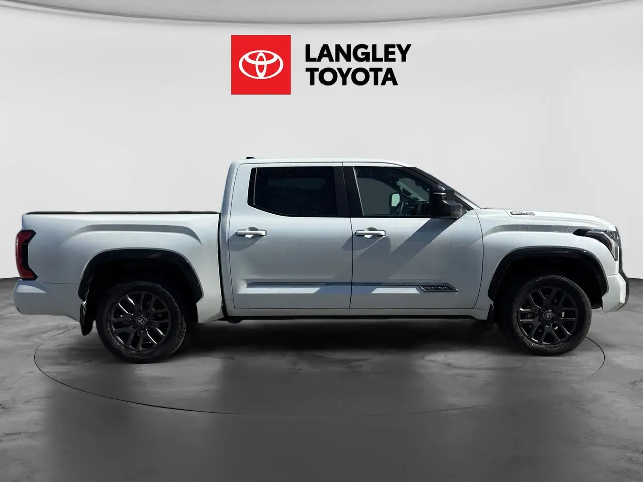 Toyota Tundra снимка Toyota Tundra