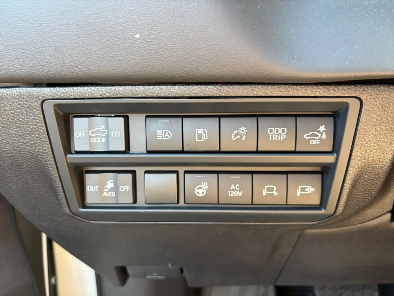 Toyota Tundra снимка Toyota Tundra
