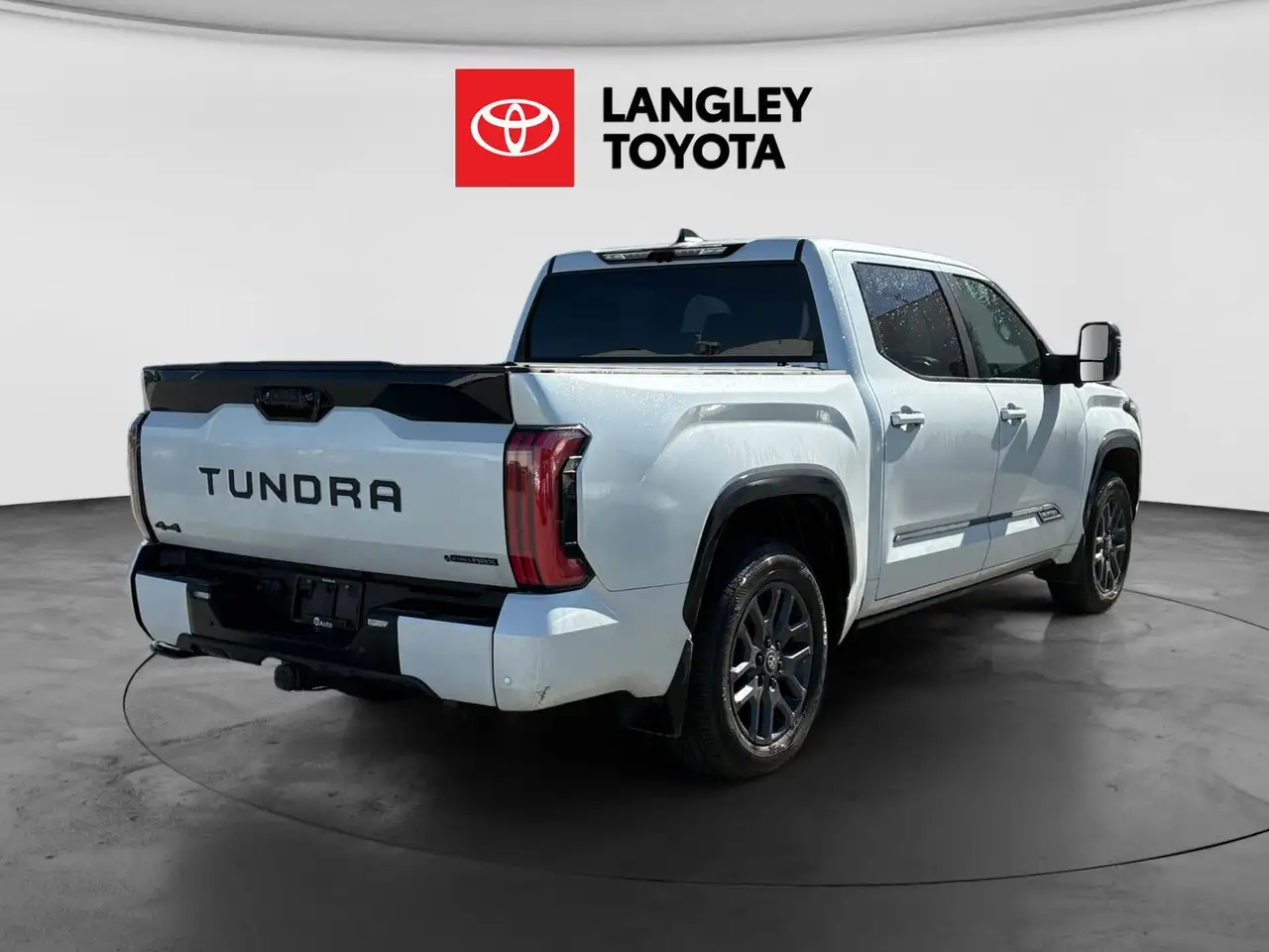 Toyota Tundra снимка Toyota Tundra