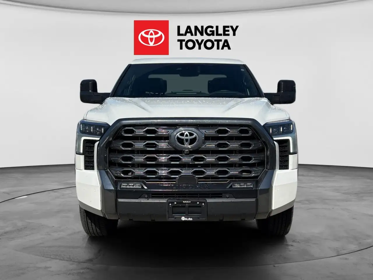 Toyota Tundra снимка Toyota Tundra