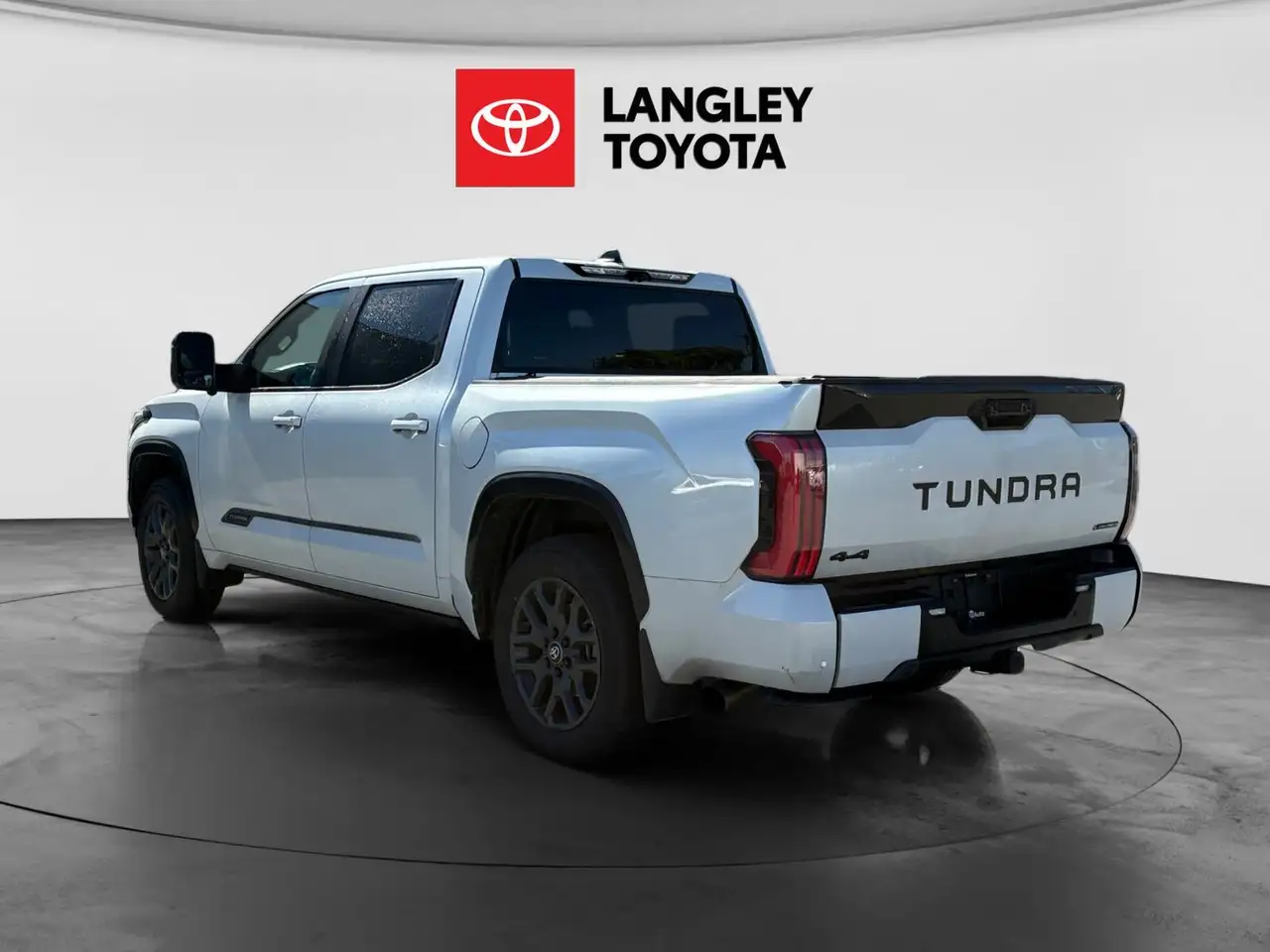 Toyota Tundra снимка Toyota Tundra