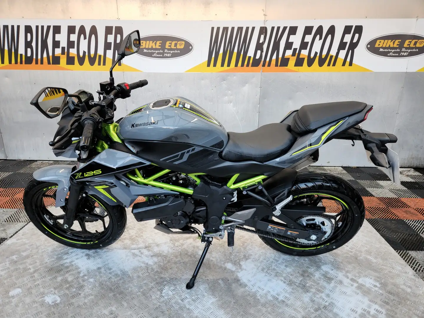 Kawasaki Z 125 Gris - 2