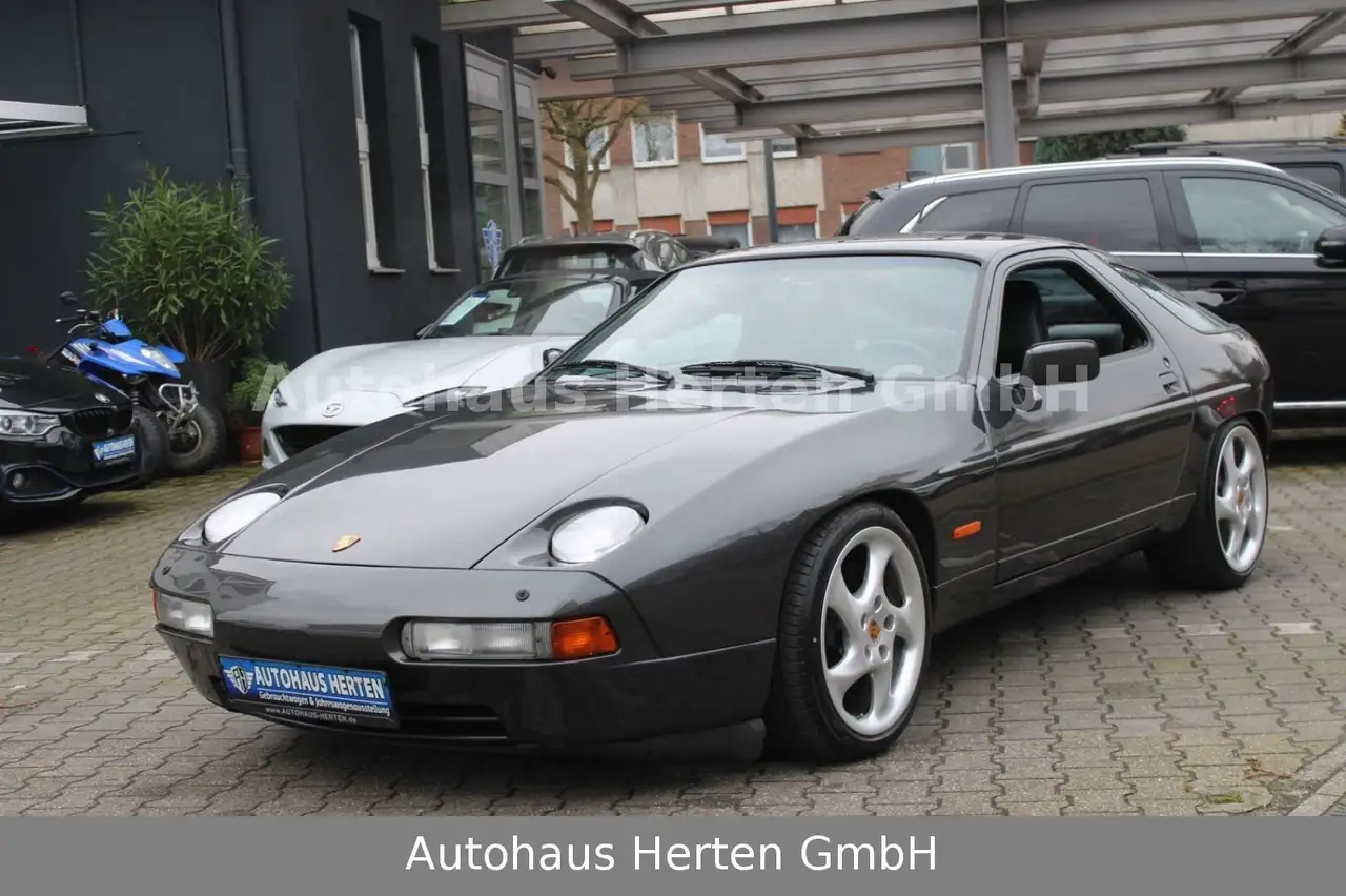 Porsche 928