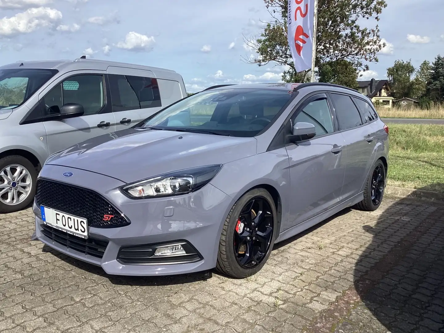 Ford Focus Turnier ST/ Navi / Bi-Xenon / Leder Grau - 2
