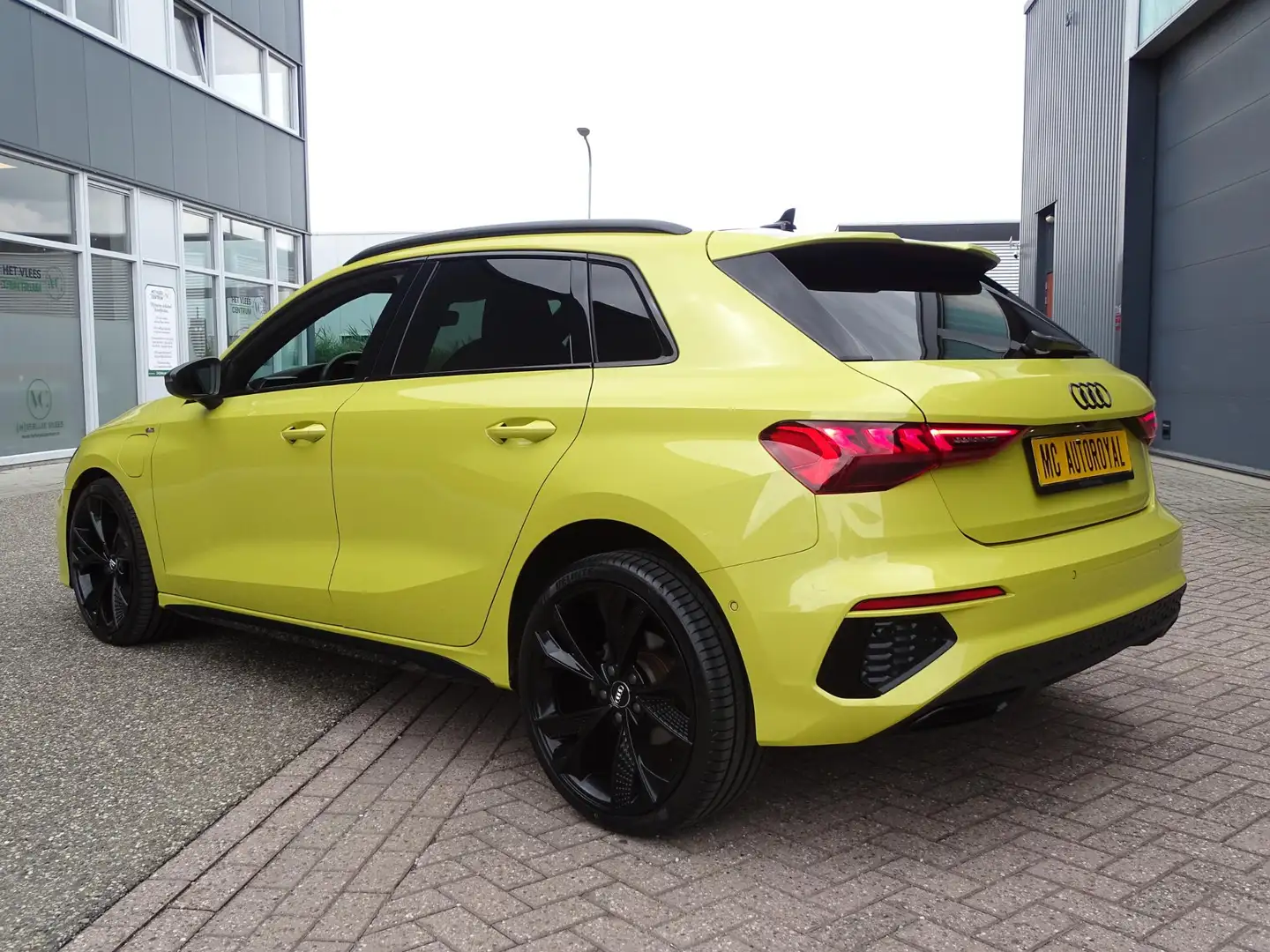 Audi A3 Sportback competition 40 tfsi E-TRON|RS3 STOELEN|N Geel - 2