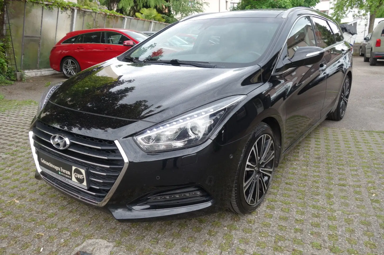 Hyundai i40 cw blue Premium - Klima, Pano, Navi Schwarz - 2