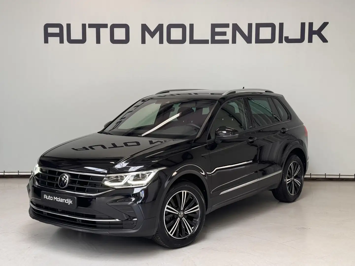 Volkswagen Tiguan 1.5 TSI 150 PK Navi / IQ LED / el. klep / Navi / 1 Zwart - 1