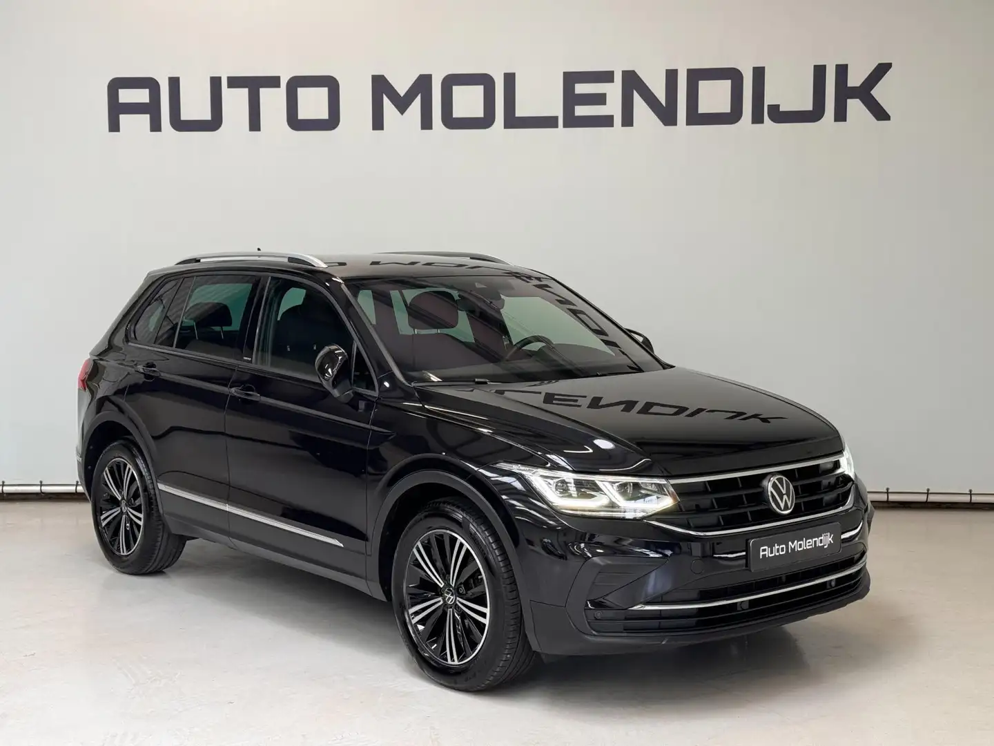 Volkswagen Tiguan 1.5 TSI 150 PK Navi / IQ LED / el. klep / Navi / 1 Zwart - 2
