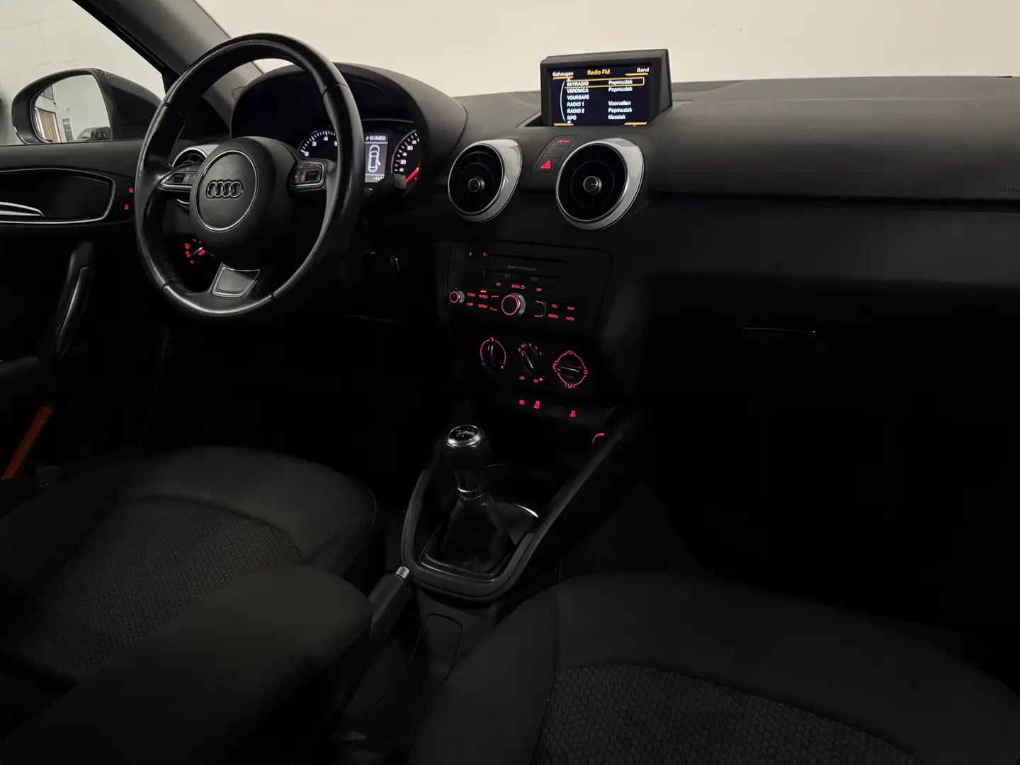 Audi A1 Sportback 1.2 TFSI Admired S-line AC Cruise 5 deur Wit - 2