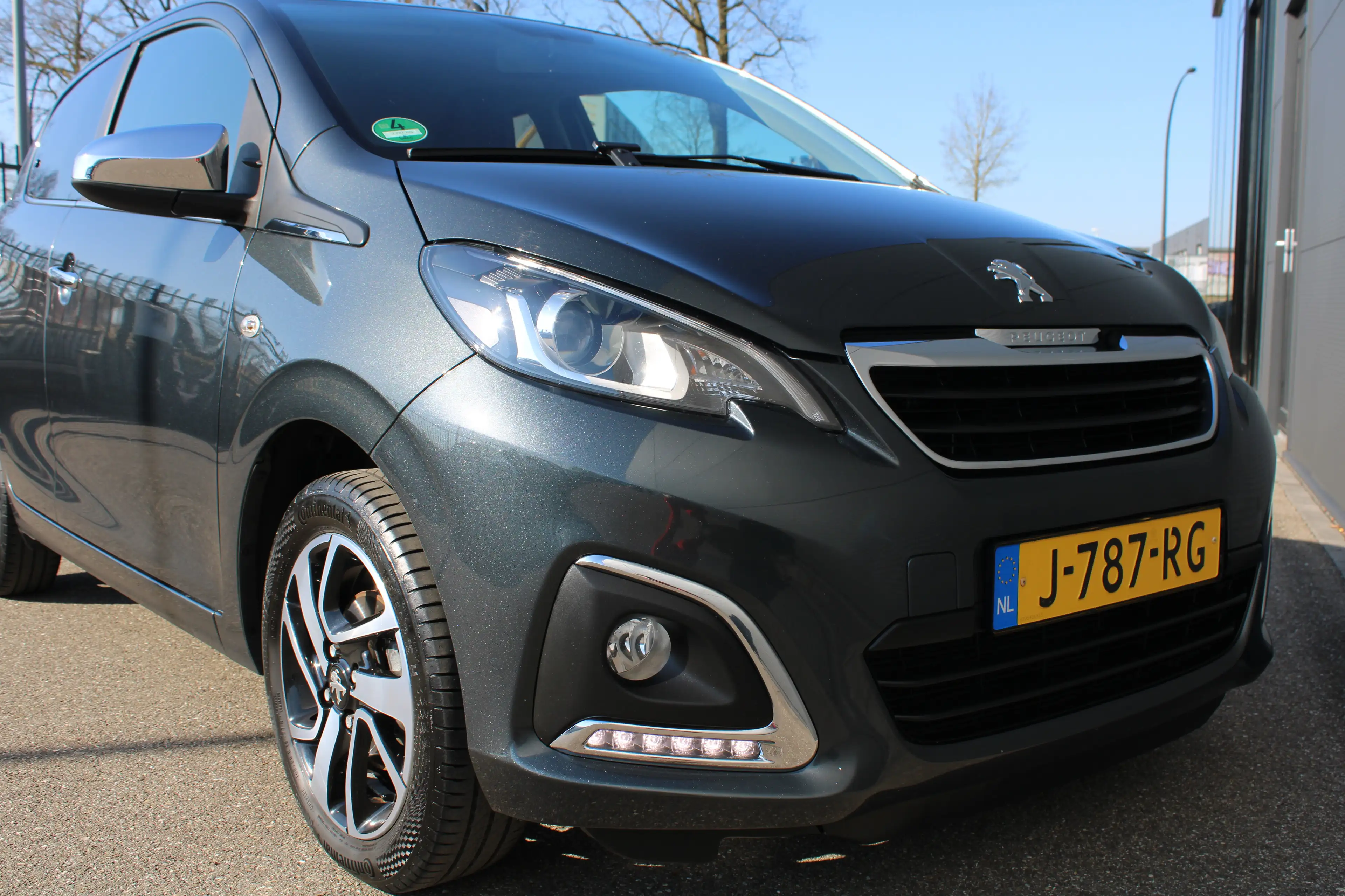 Peugeot 108 1.0 e-VTi Allure | Navi by app | Camera | Climate — photo 7
