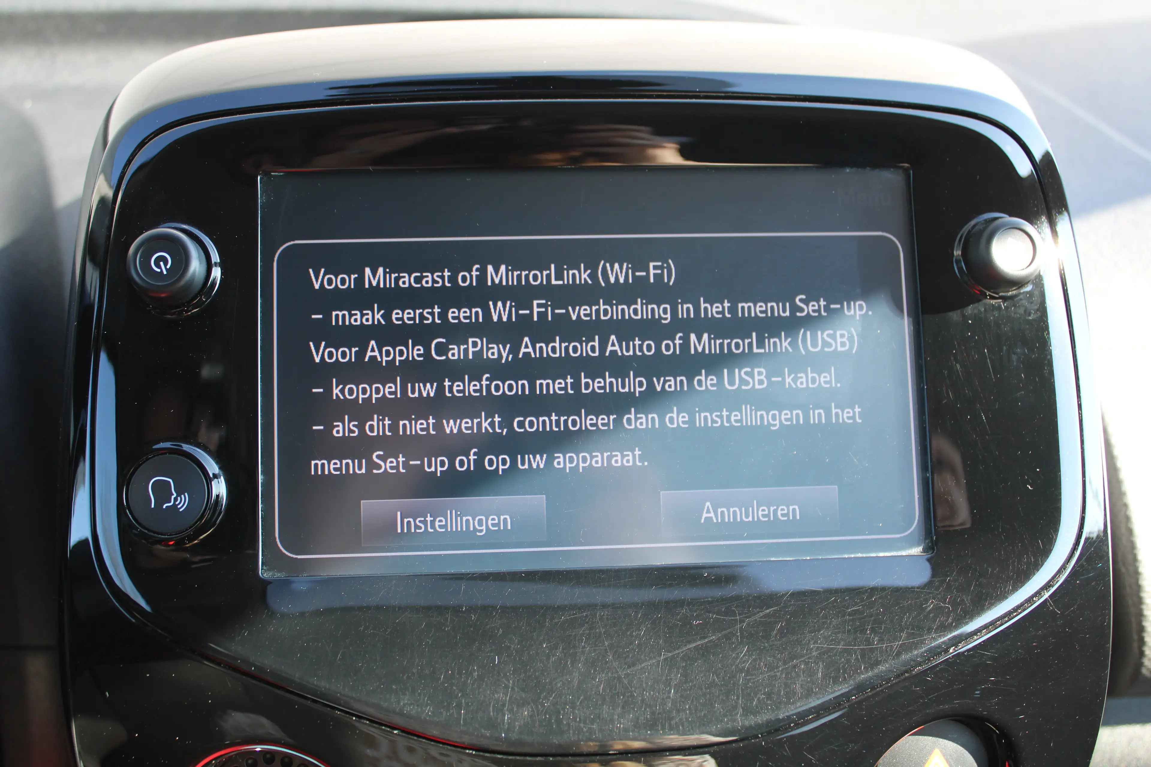 Peugeot 108 1.0 e-VTi Allure | Navi by app | Camera | Climate — photo 28