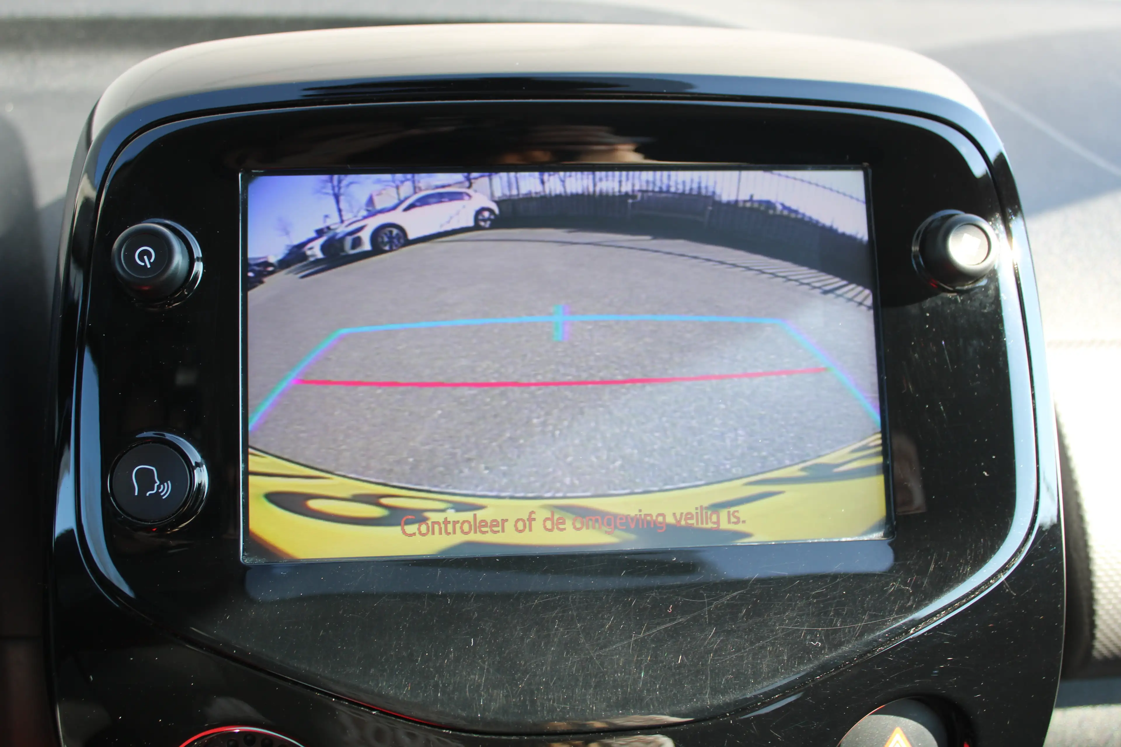 Peugeot 108 1.0 e-VTi Allure | Navi by app | Camera | Climate — photo 26