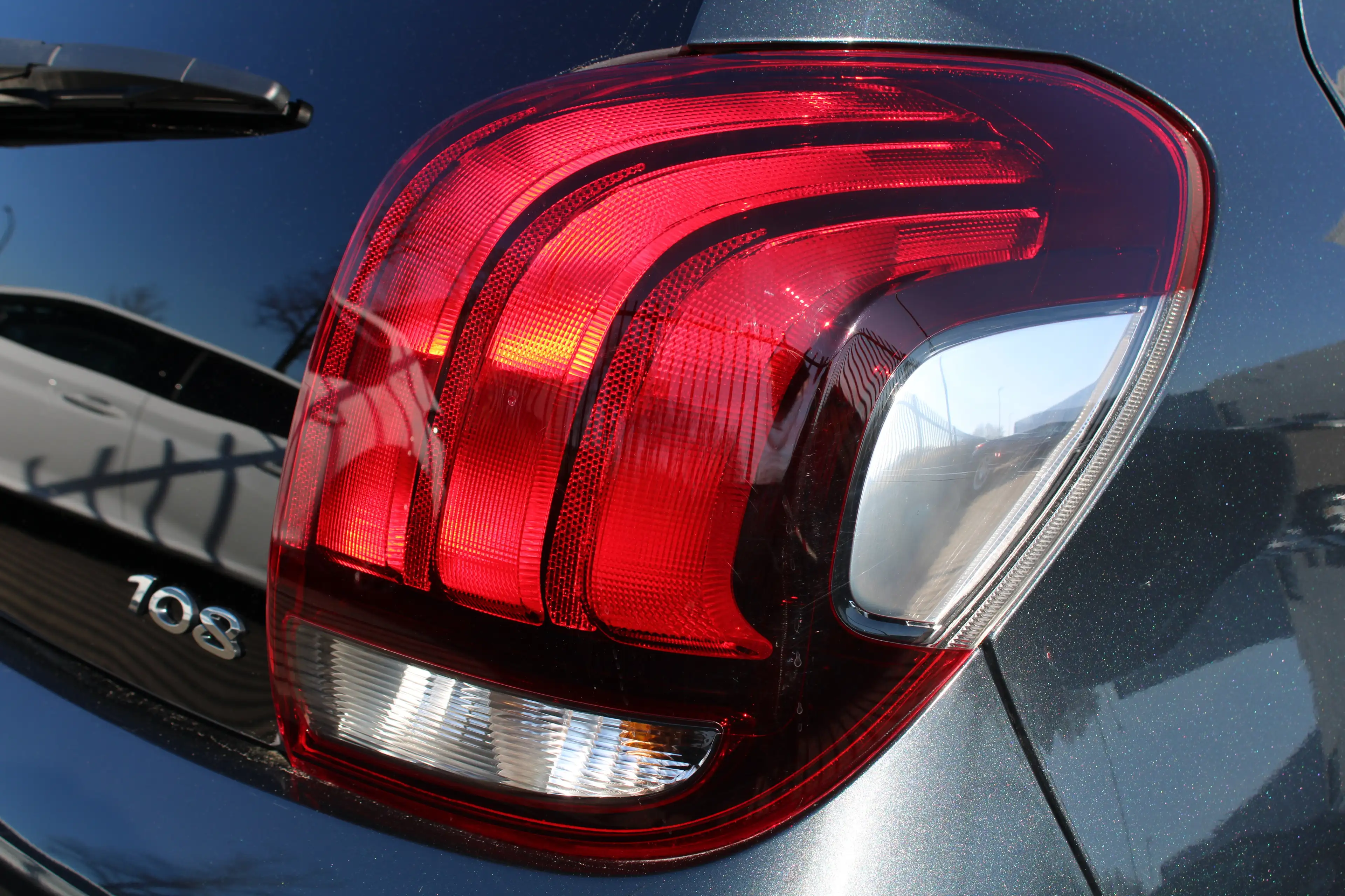 Peugeot 108 1.0 e-VTi Allure | Navi by app | Camera | Climate — photo 33