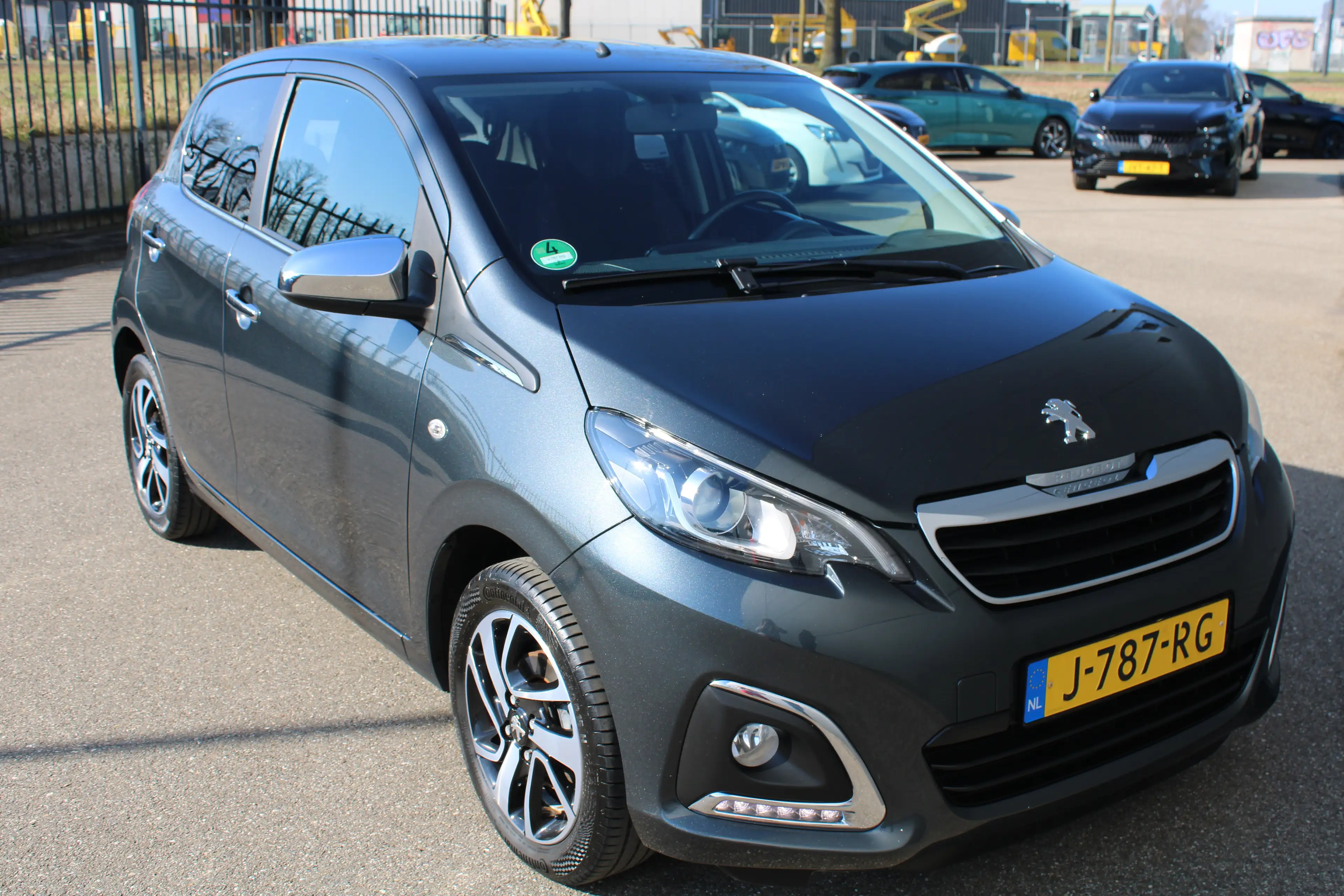 Peugeot 108 1.0 e-VTi Allure | Navi by app | Camera | Climate — photo 8