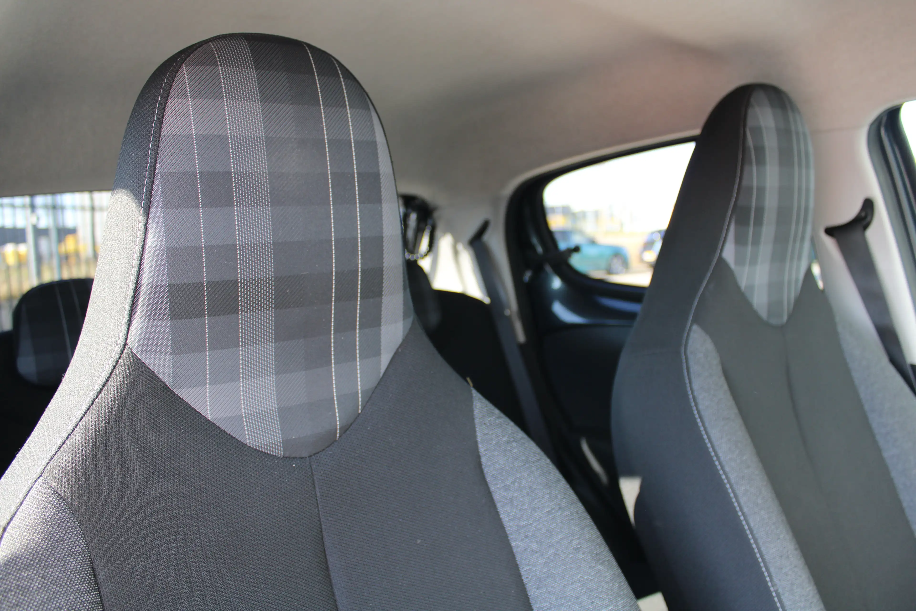 Peugeot 108 1.0 e-VTi Allure | Navi by app | Camera | Climate — photo 4