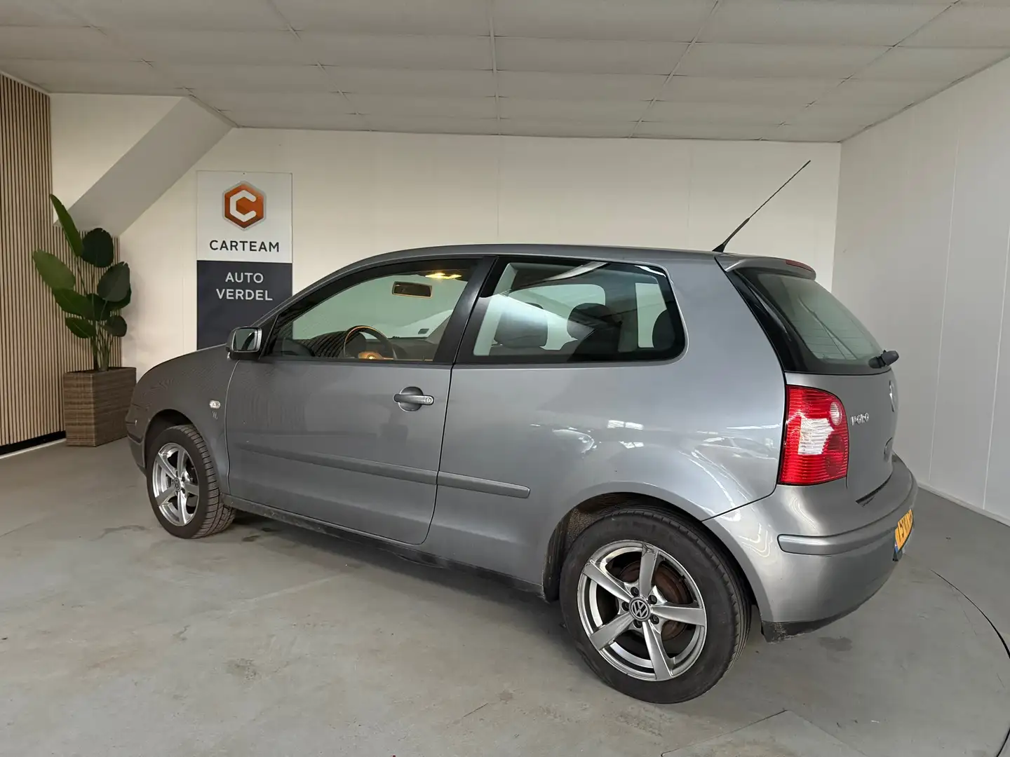 Volkswagen Polo 1.4-16V Athene Airco, LMV, Cruise control Grigio - 2