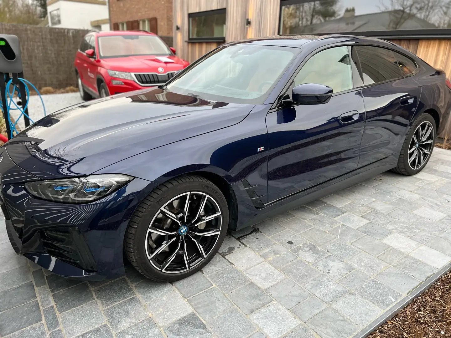 BMW i4 eDrive40 M Sport Blauw - 1