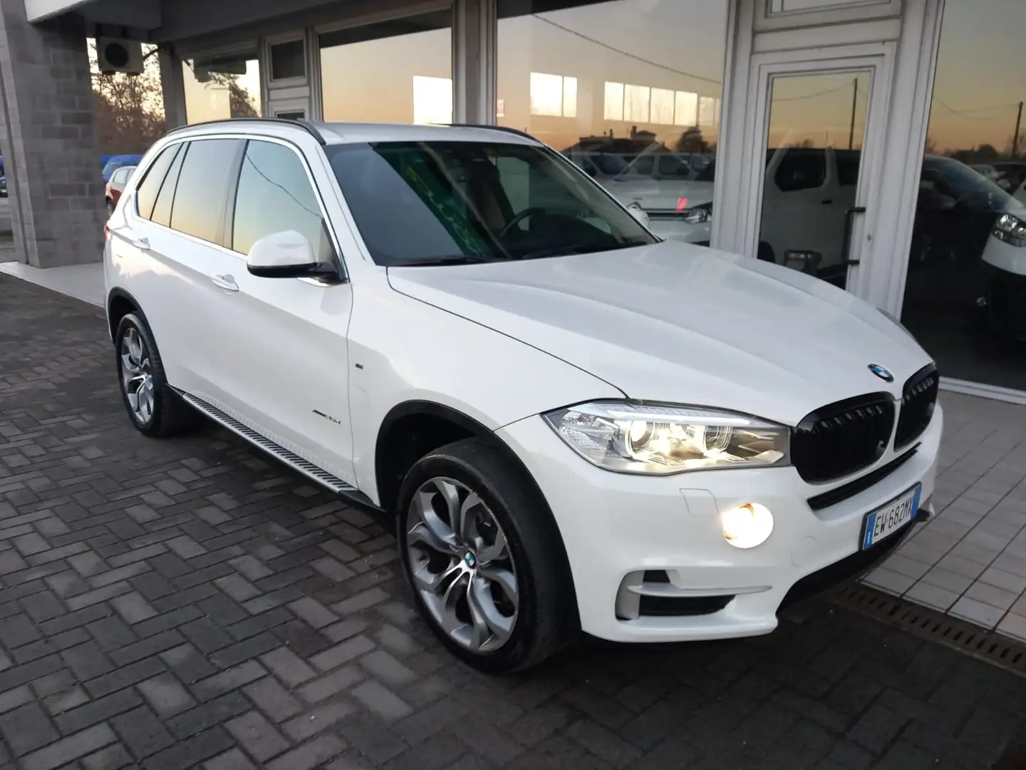 BMW X5 Xdrive 25d Autom + Pack M bijela - 1