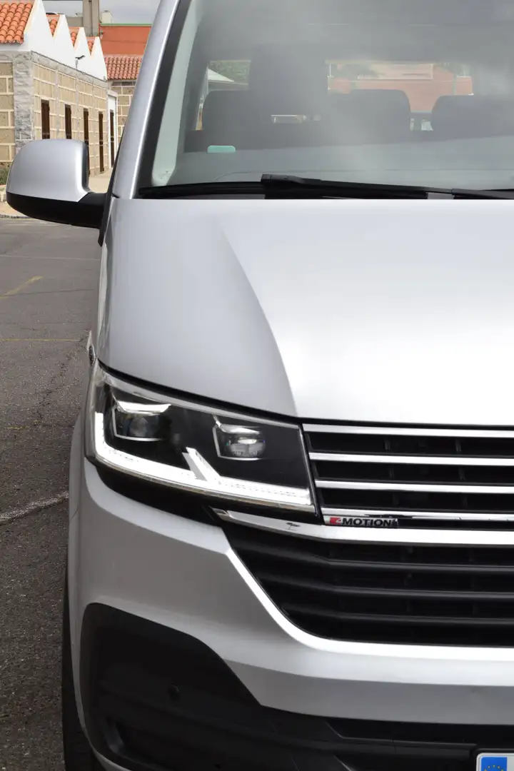 Volkswagen T6.1 Caravelle Plateado - 2