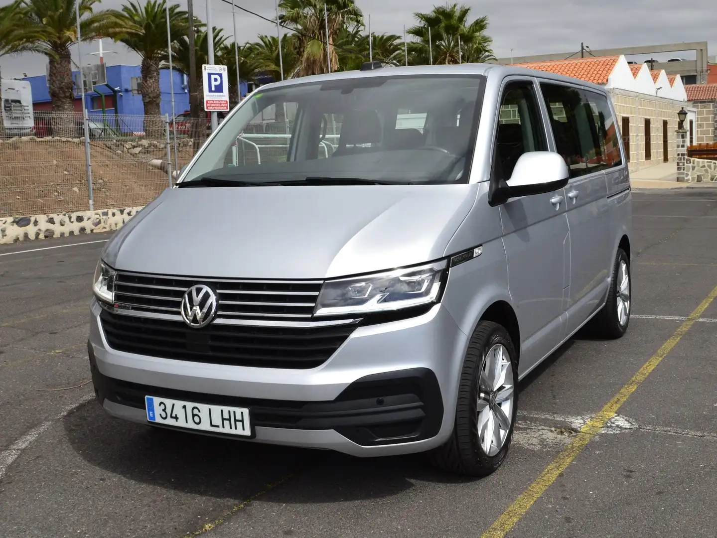 Volkswagen T6.1 Caravelle Plateado - 1