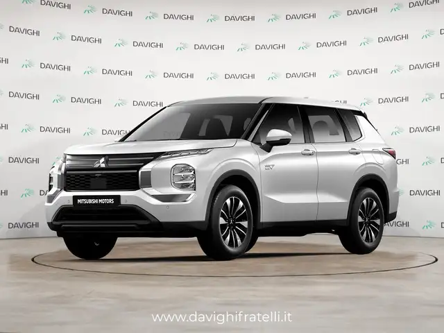 Mitsubishi Outlander MITSUBISHI OUTLANDER PHEV INFORM  - Costi di IPT, immatricolazione e messa su strada esclusi