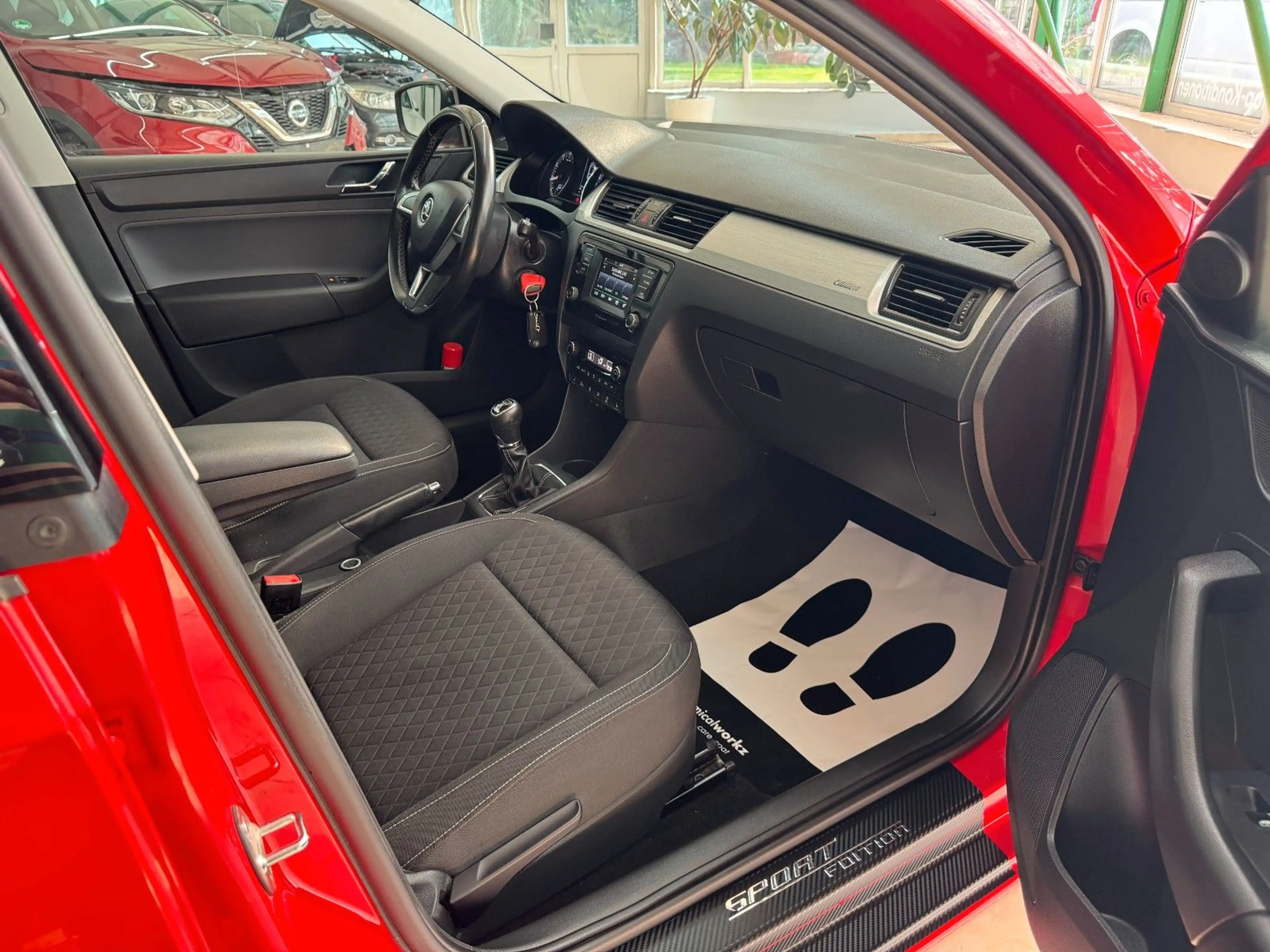 Skoda Rapid/Spaceback Spaceback Edition | HU NEU | XENON | SHZ | — photo 14