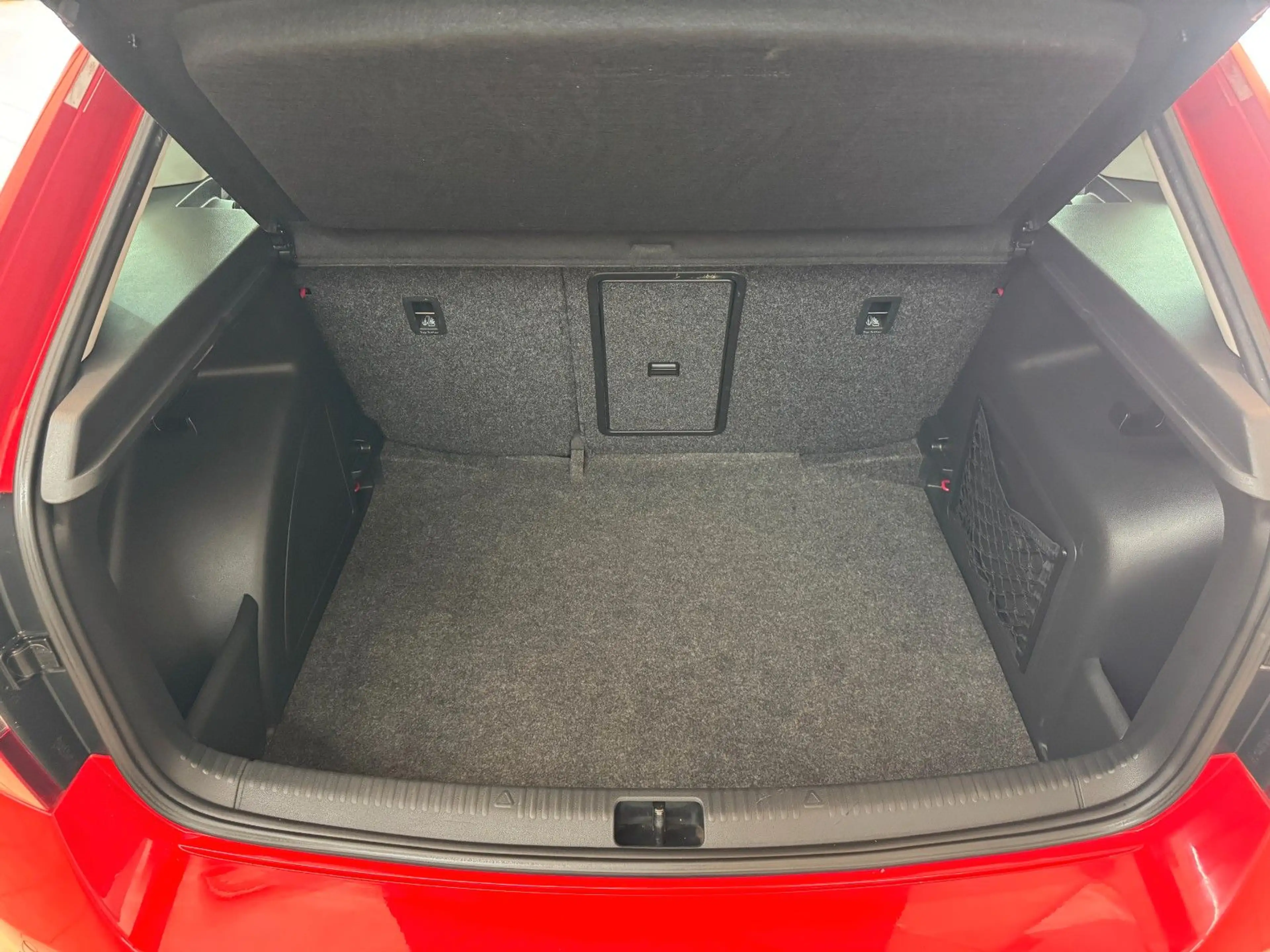 Skoda Rapid/Spaceback Spaceback Edition | HU NEU | XENON | SHZ | — photo 11