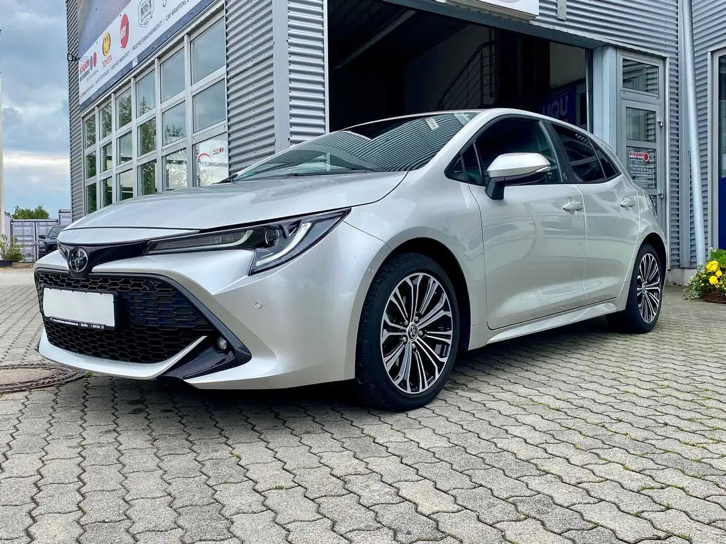 Toyota Corolla 1.2 Turbo Team Deutschland Zilver - 2