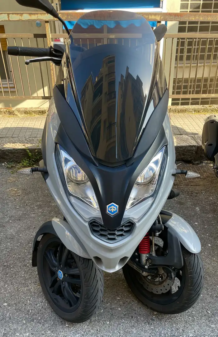Piaggio MP3 300 Hpe Sport ABS Grigio - 1