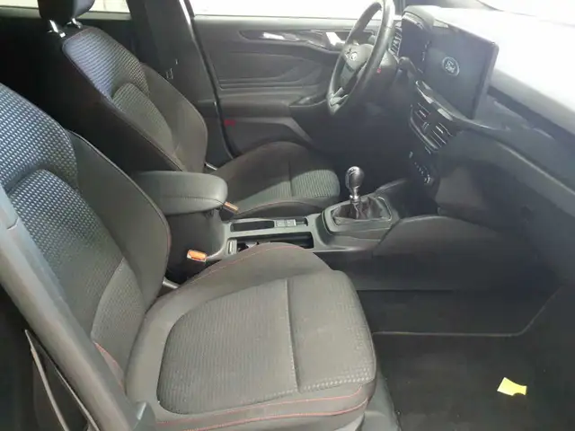 Ford Focus view 8