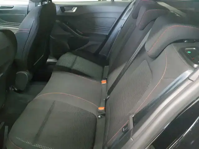 Ford Focus view 13