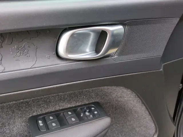 Volvo XC40 view 12