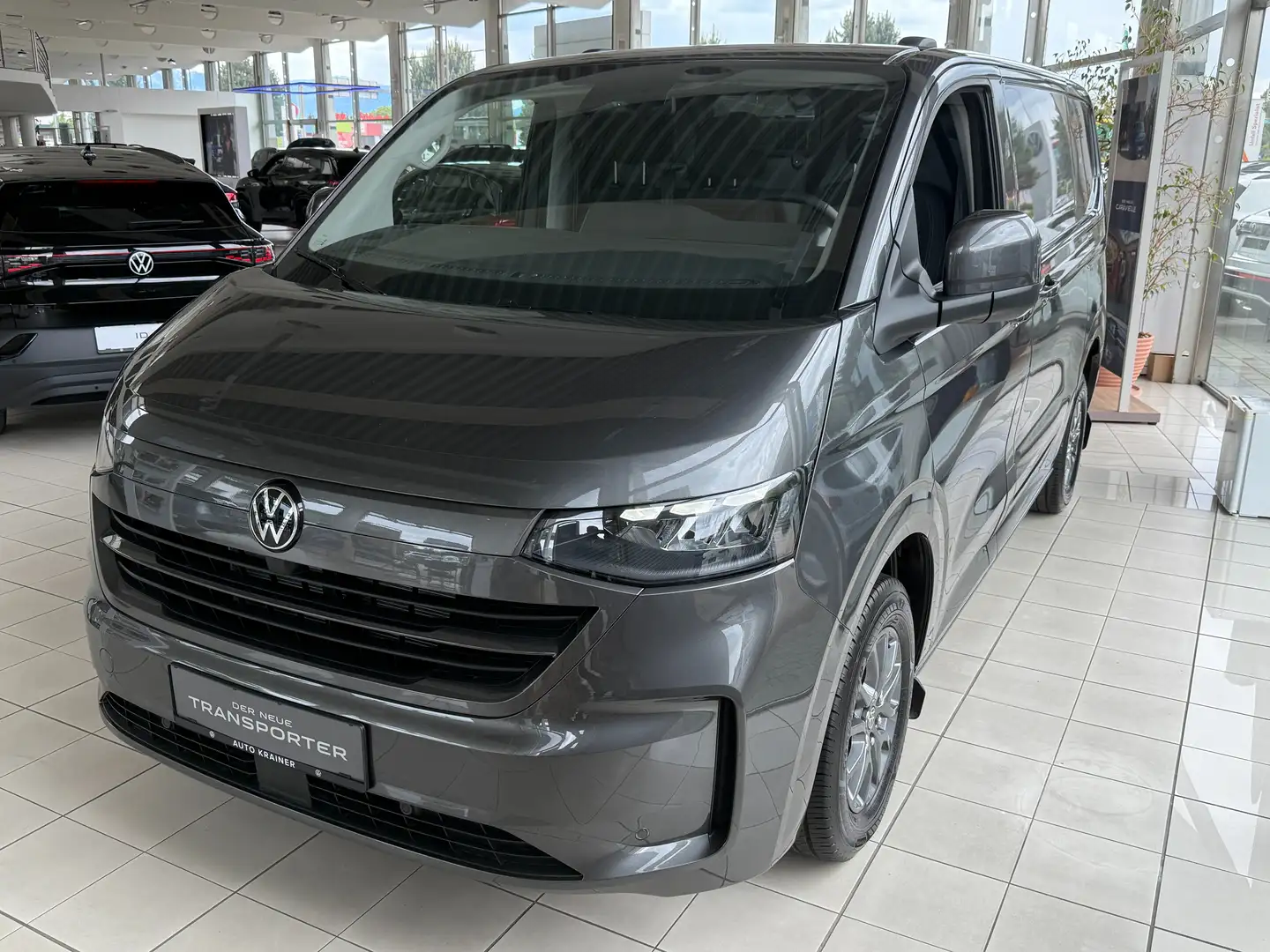 Volkswagen T7 Transporter TDI 4MOTION 110 kW* siva - 1